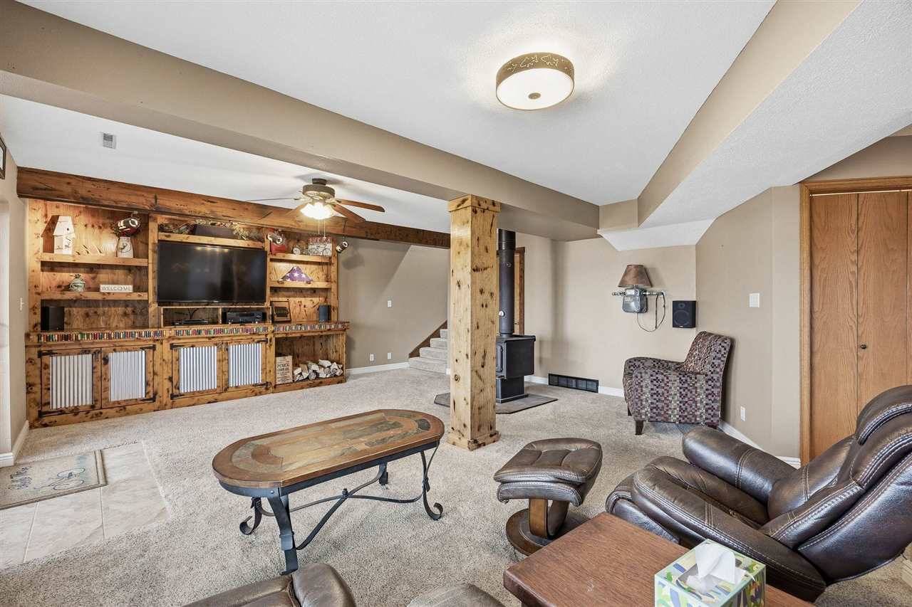 301 Lake View Drive NE Solon IA 52333