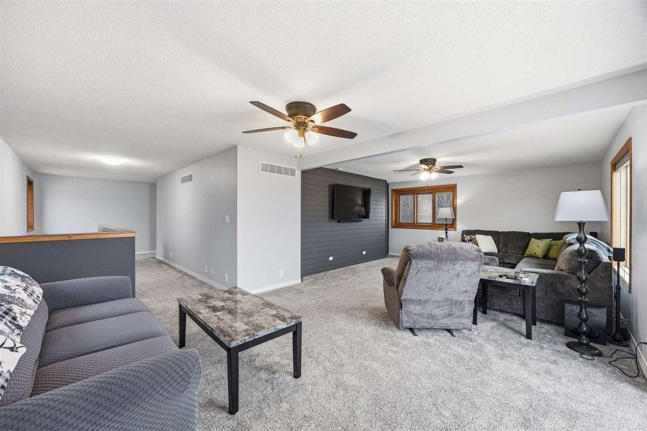 301 Lake View Drive NE Solon IA 52333
