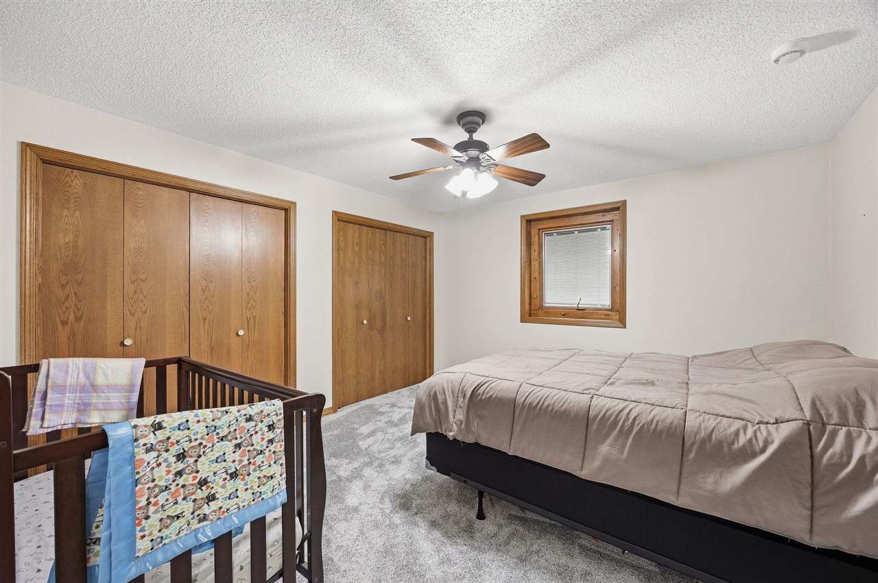 301 Lake View Drive NE Solon IA 52333