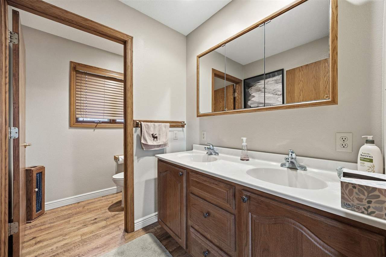 301 Lake View Drive NE Solon IA 52333