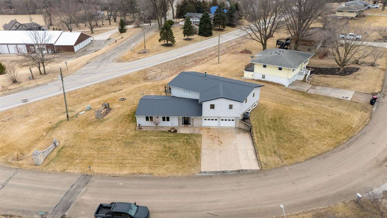 301 Lake View Drive NE Solon IA 52333