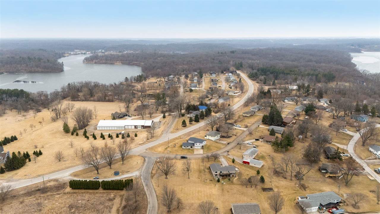 301 Lake View Drive NE Solon IA 52333