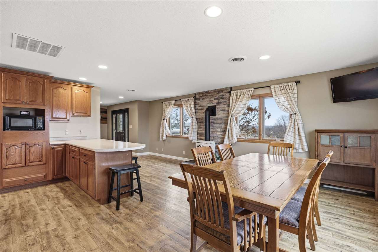301 Lake View Drive NE Solon IA 52333