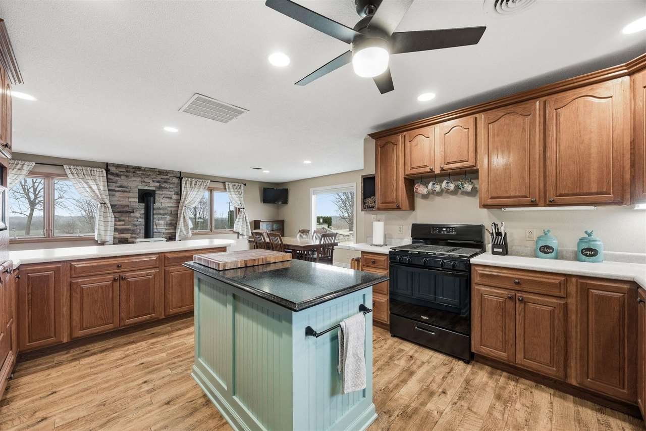 301 Lake View Drive NE Solon IA 52333