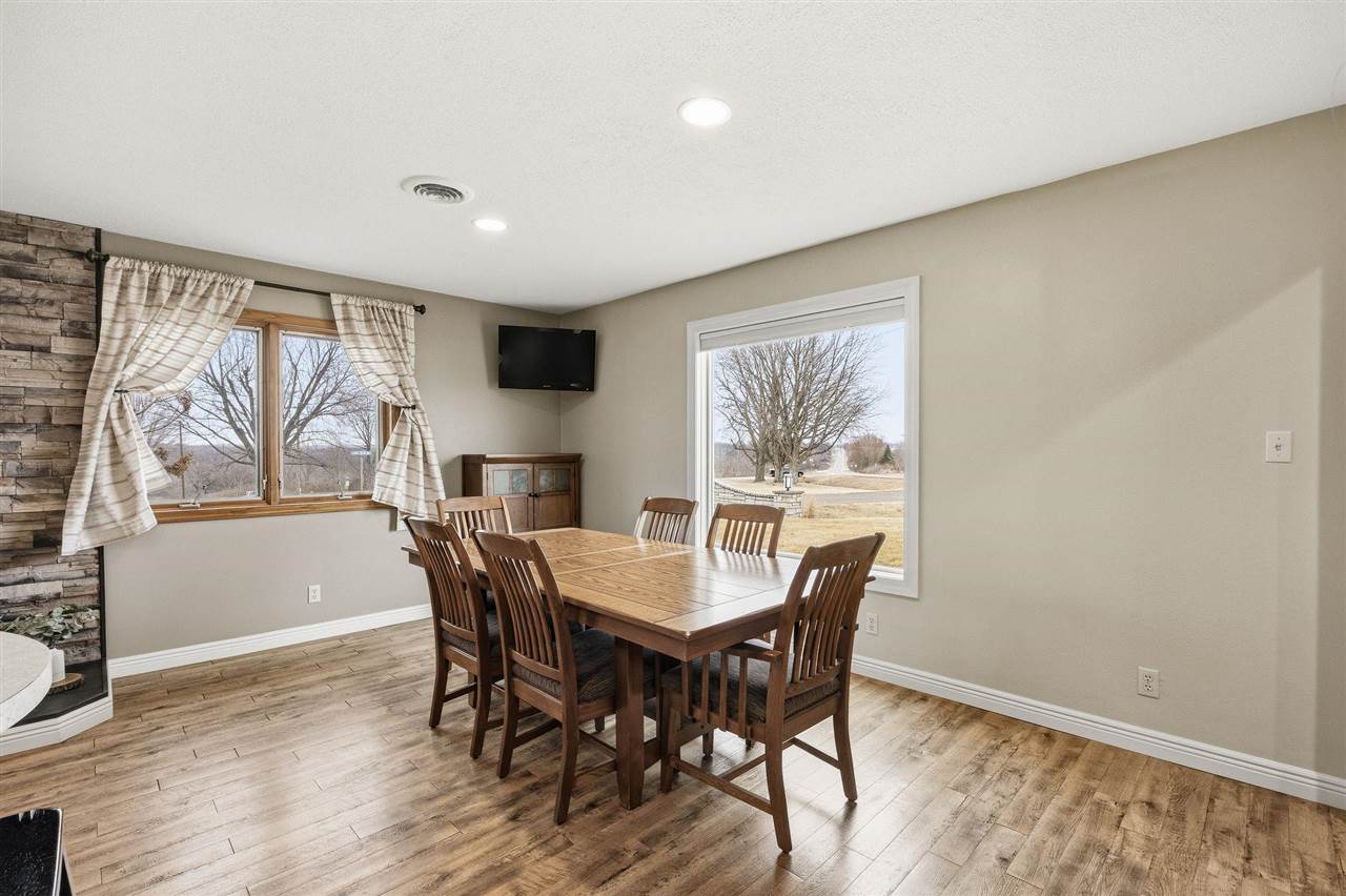 301 Lake View Drive NE Solon IA 52333