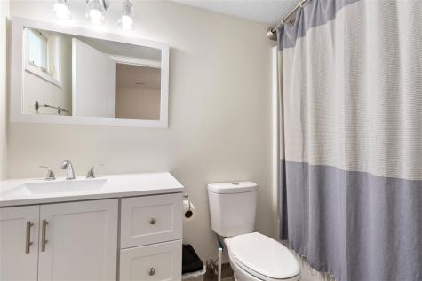 615 W Sovers Street Solon IA 52333