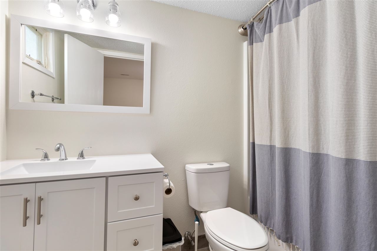 615 W Sovers Street Solon IA 52333