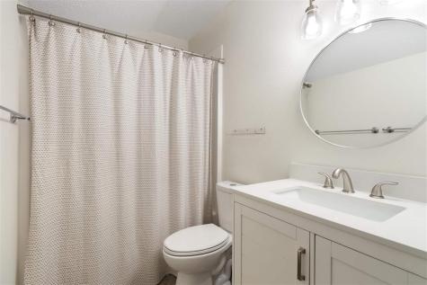 615 W Sovers Street Solon IA 52333