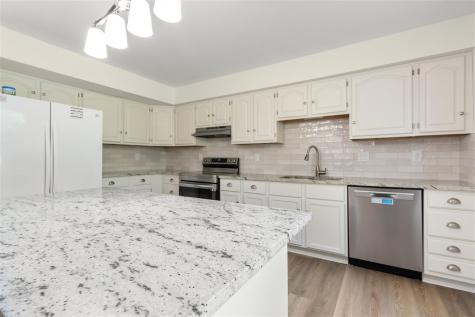 615 W Sovers Street Solon IA 52333