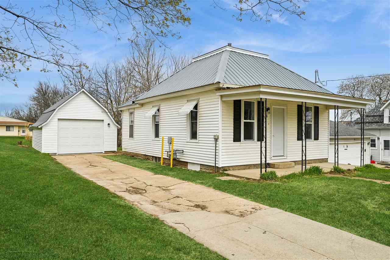 28 W Maple Street Central City IA 52214