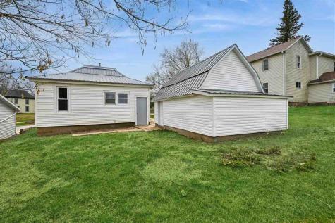 28 W Maple Street Central City IA 52214