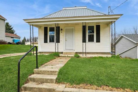 28 W Maple Street Central City IA 52214