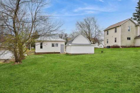 28 W Maple Street Central City IA 52214