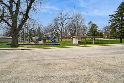 28 W Maple Street Central City IA 52214