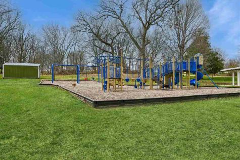 28 W Maple Street Central City IA 52214