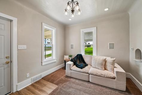 28 W Maple Street Central City IA 52214