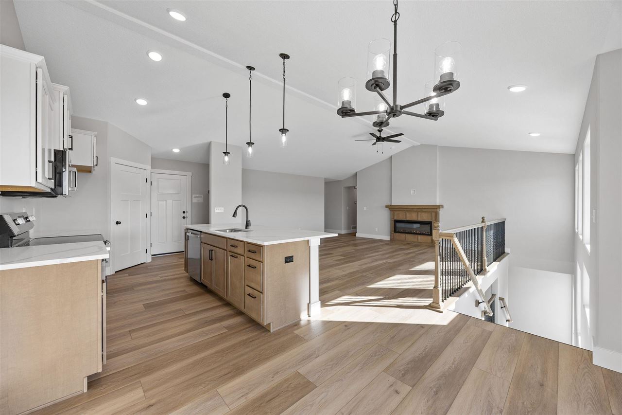 3658 Mclain Way Hiawatha IA 52233