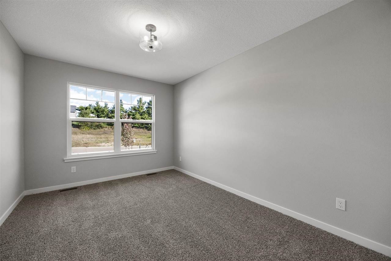 3658 Mclain Way Hiawatha IA 52233