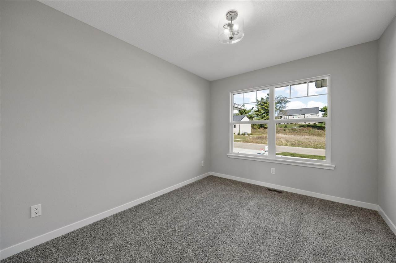 3658 Mclain Way Hiawatha IA 52233