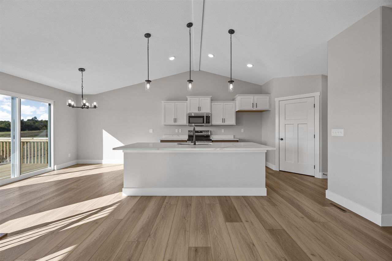 3658 Mclain Way Hiawatha IA 52233