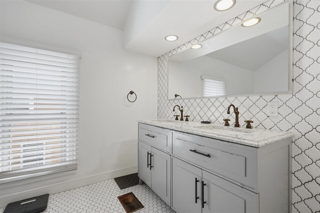 402 E Main Street Washington IA 52353