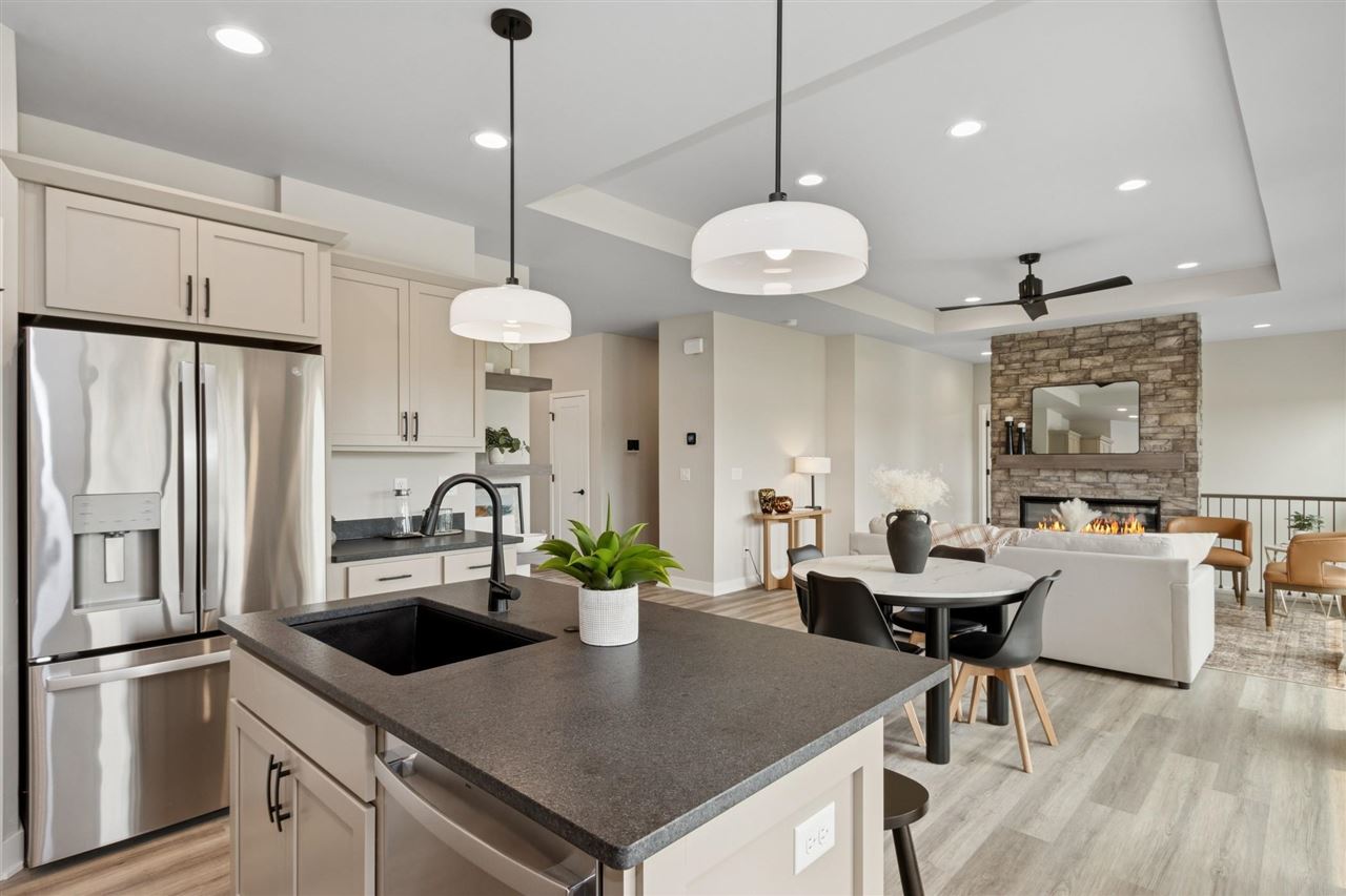 3125 Sunflower Street Ely IA 52227