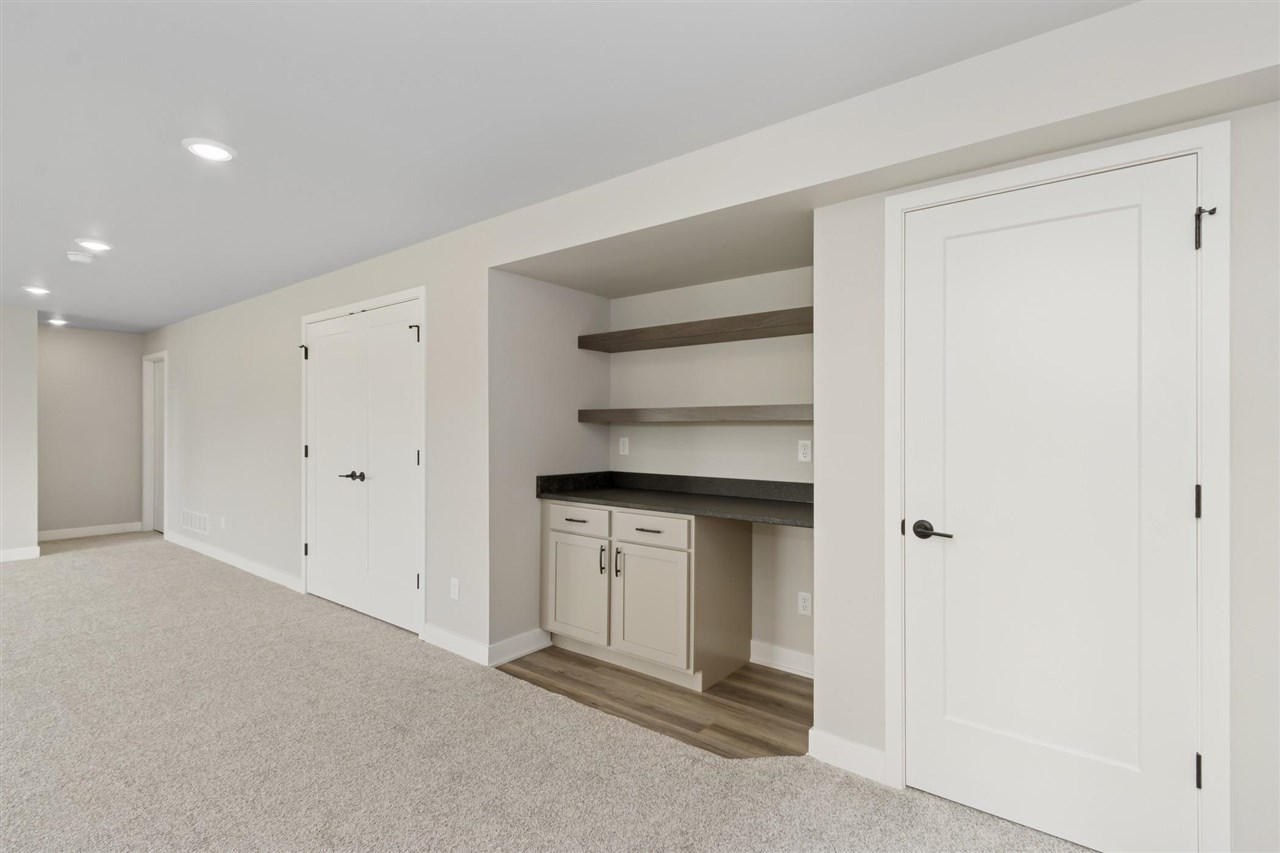 3125 Sunflower Street Ely IA 52227