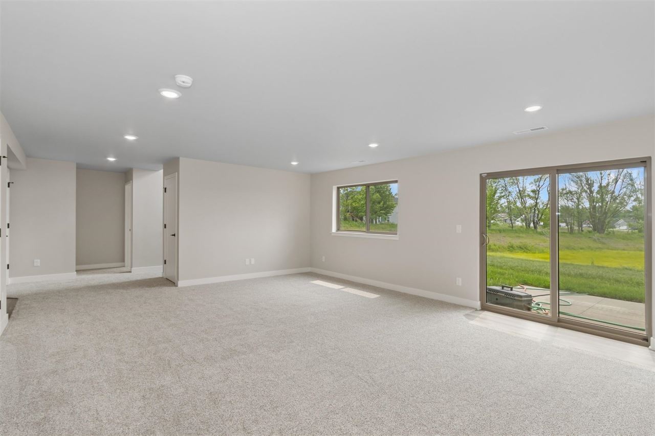 3125 Sunflower Street Ely IA 52227