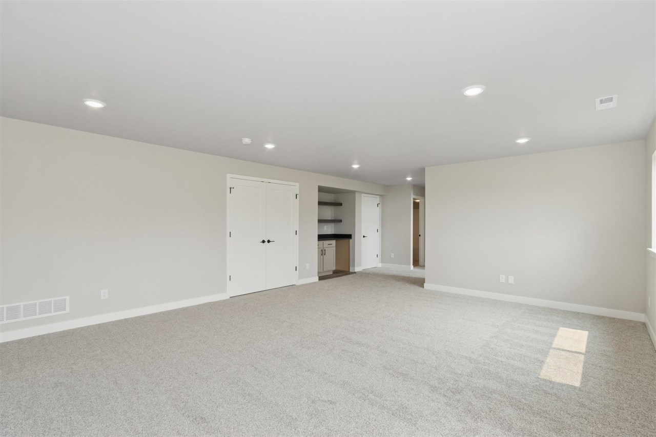 3125 Sunflower Street Ely IA 52227