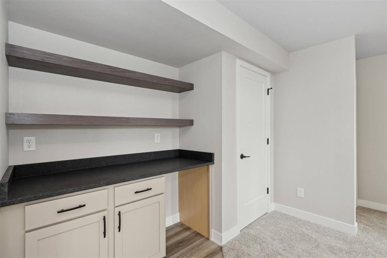 3125 Sunflower Street Ely IA 52227