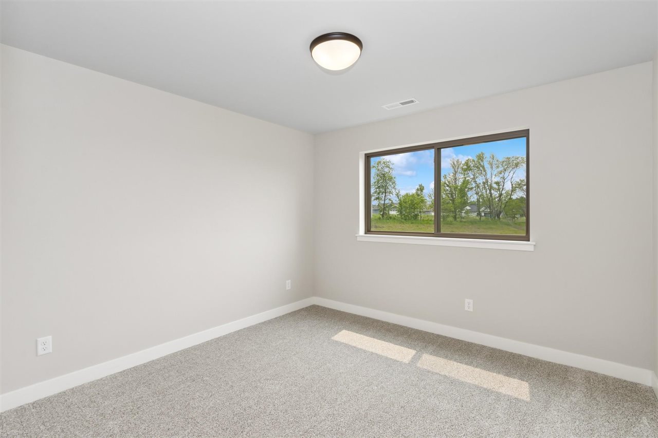 3125 Sunflower Street Ely IA 52227