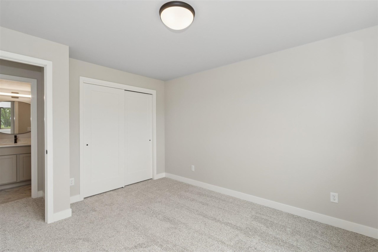 3125 Sunflower Street Ely IA 52227