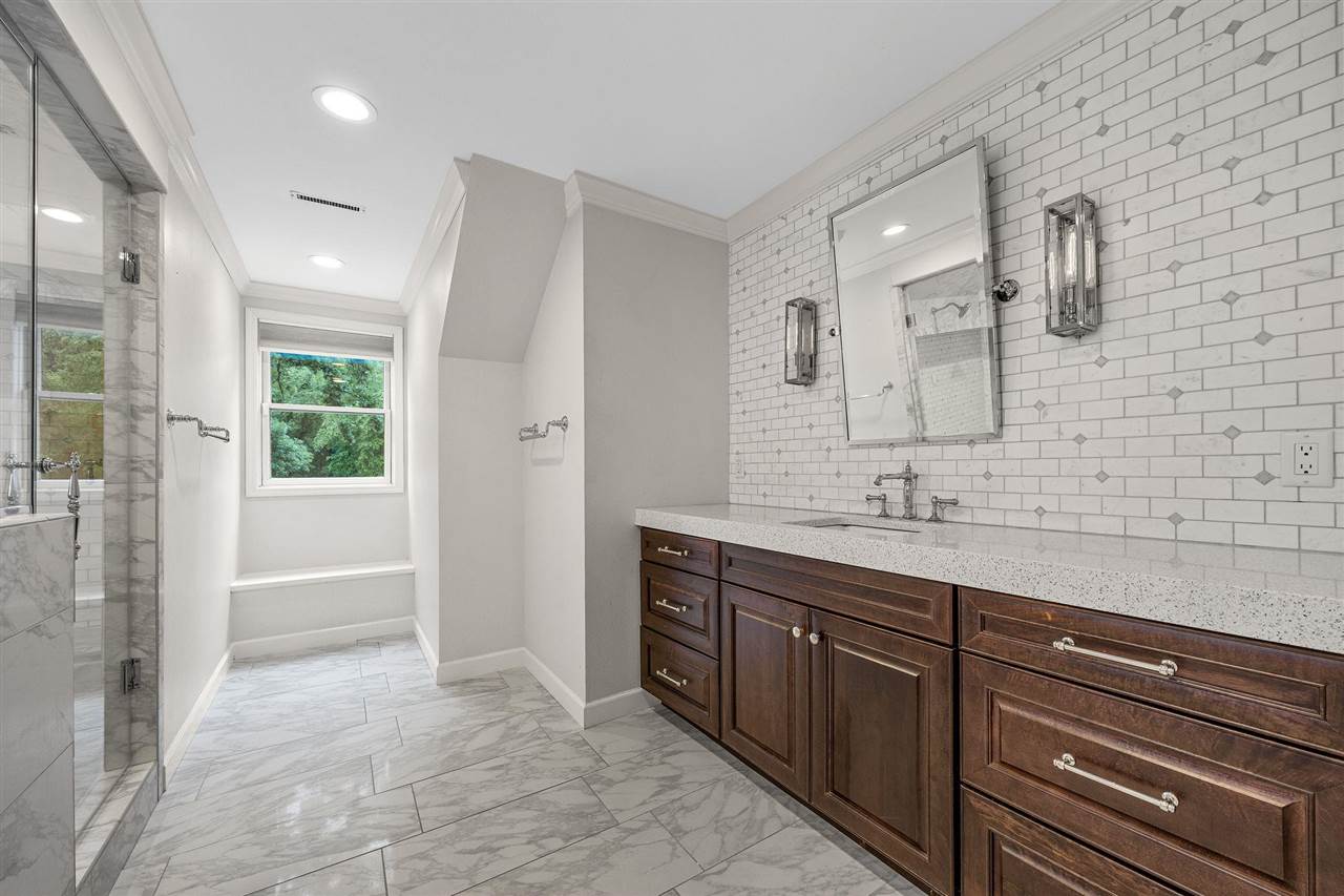 3016 Forest Gate Circle Iowa City IA 52240