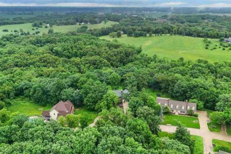 3016 Forest Gate Circle Iowa City IA 52240