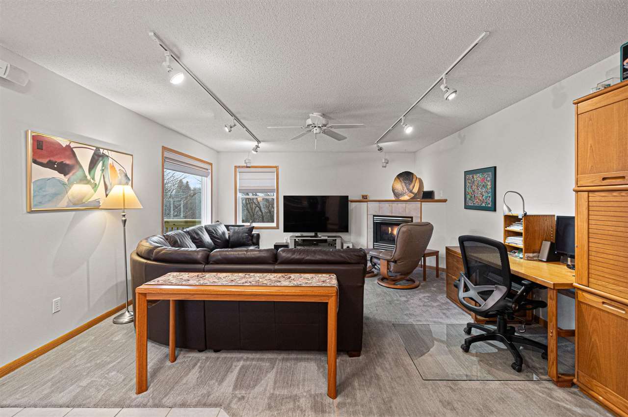 1618 Red Oak Drive Coralville IA 52241