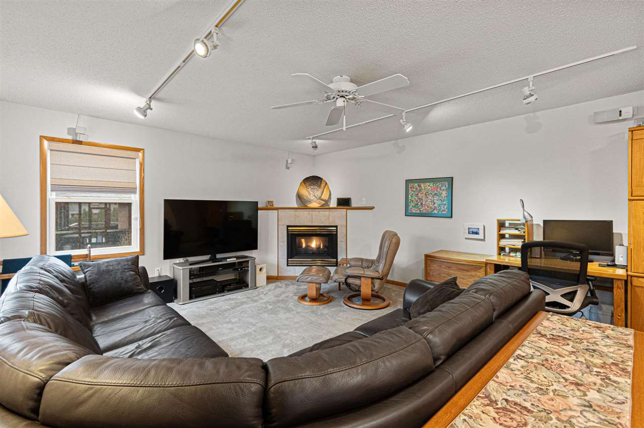 1618 Red Oak Drive Coralville IA 52241