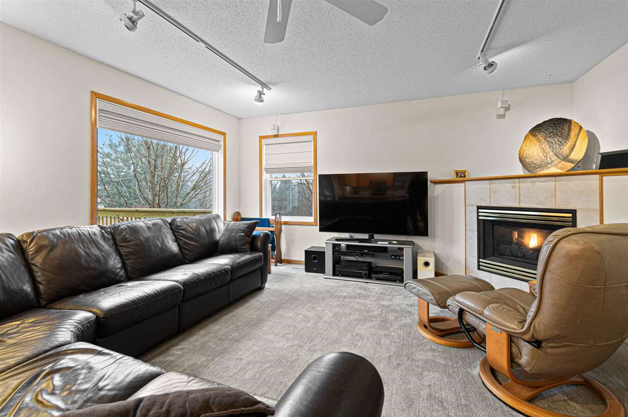 1618 Red Oak Drive Coralville IA 52241