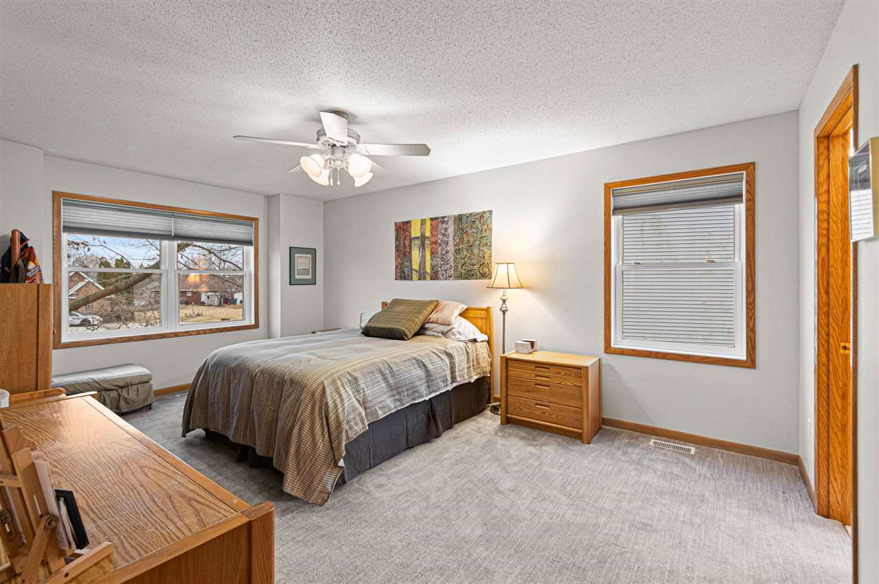 1618 Red Oak Drive Coralville IA 52241