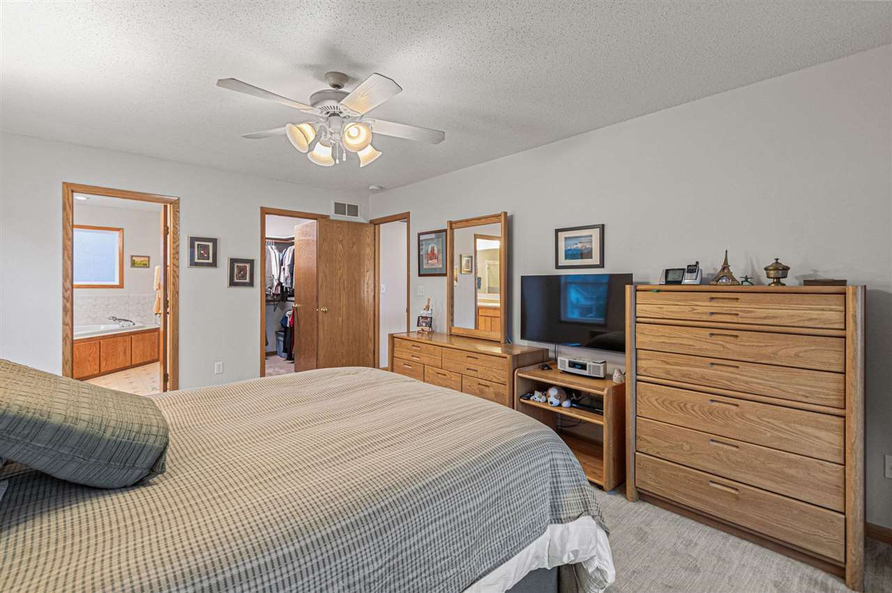 1618 Red Oak Drive Coralville IA 52241