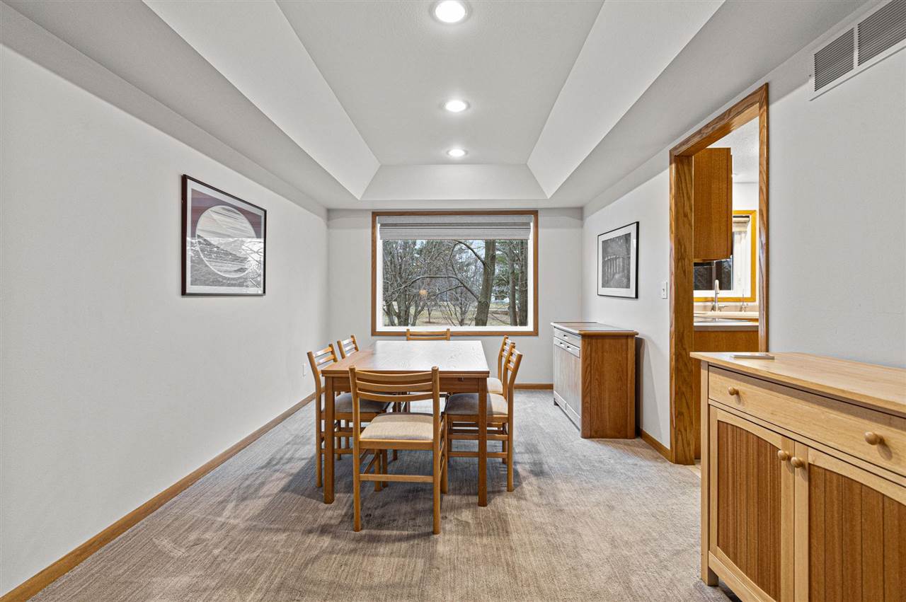1618 Red Oak Drive Coralville IA 52241