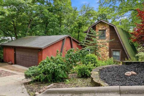 2221 Oak Road NE North Liberty IA 52317
