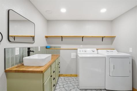 2221 Oak Road NE North Liberty IA 52317