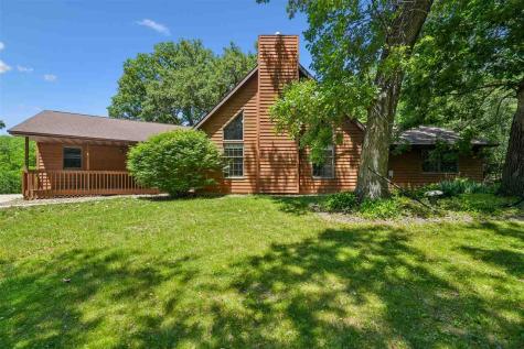 4084 Crest View Drive Solon IA 52333