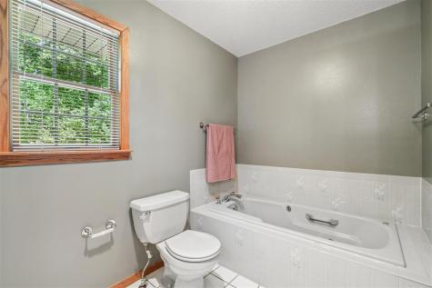 4084 Crest View Drive Solon IA 52333