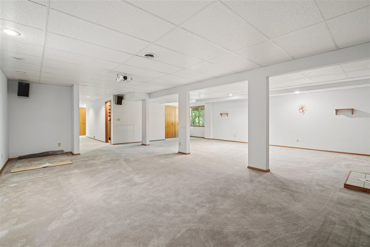 4084 Crest View Drive Solon IA 52333