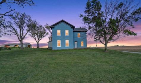 1463 Birkett Avenue West Liberty IA 52776