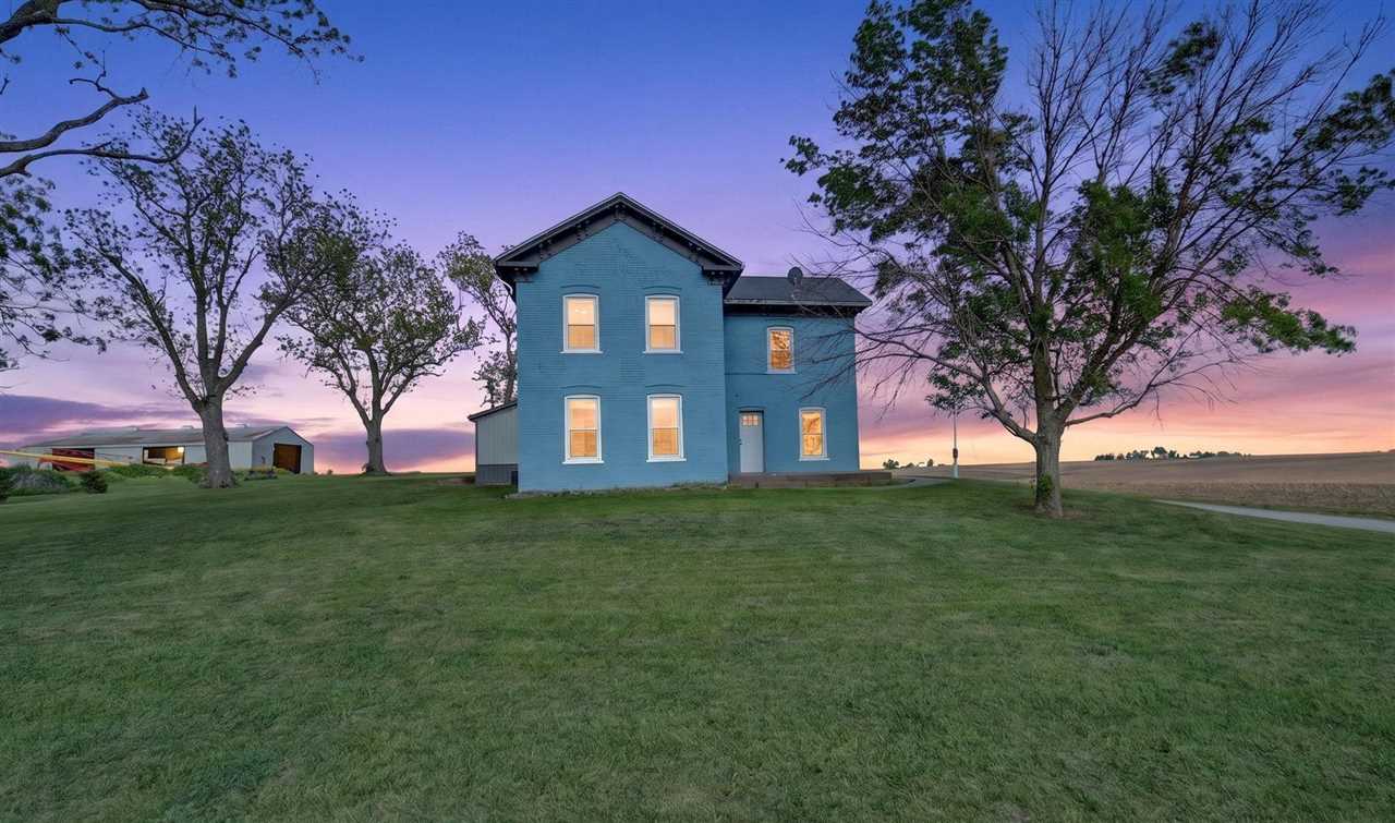 1463 Birkett Avenue West Liberty IA 52776