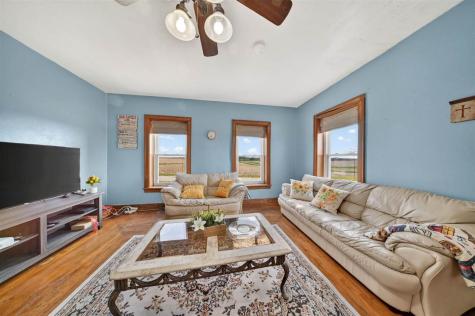 1463 Birkett Avenue West Liberty IA 52776