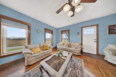 1463 Birkett Avenue West Liberty IA 52776