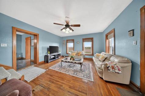 1463 Birkett Avenue West Liberty IA 52776